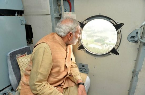 How this photo of Narendra Modi's Chennai floods visit caused controversy and mockery! Narendra Modi PIB photo controvery-Original photo